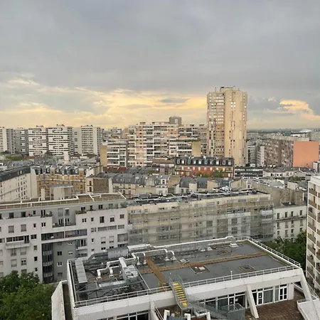 Avec Salle De Bain A Partager - Paris