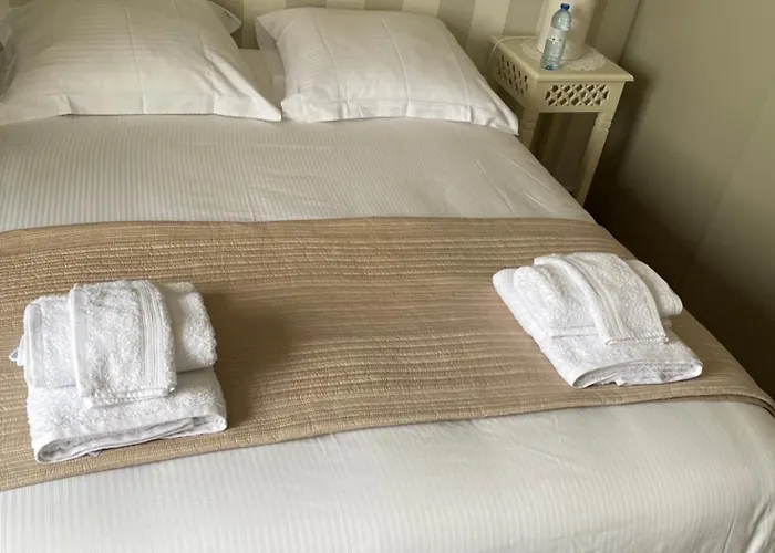 Avec Salle De Bain à Partager - * Paris